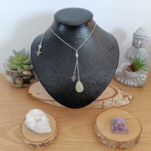 Collier larme en jade de chine et nœud de sorcière