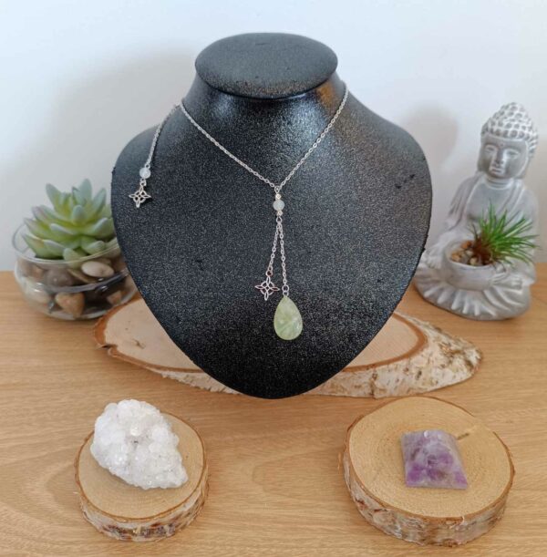 Collier larme en jade de chine et nœud de sorcière